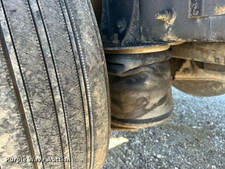 image for item KH9550 2004 International 7600  dump truck