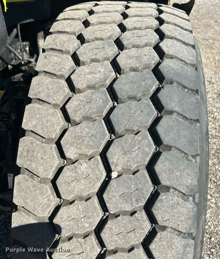 image for item KH9550 2004 International 7600  dump truck