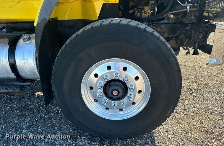 image for item KH9550 2004 International 7600  dump truck