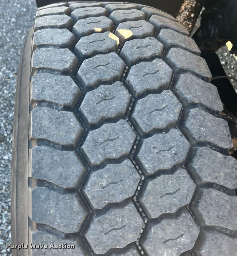 image for item KH9550 2004 International 7600  dump truck