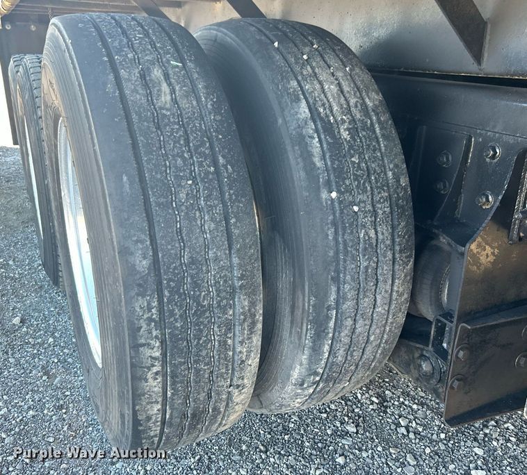 image for item KH9550 2004 International 7600  dump truck