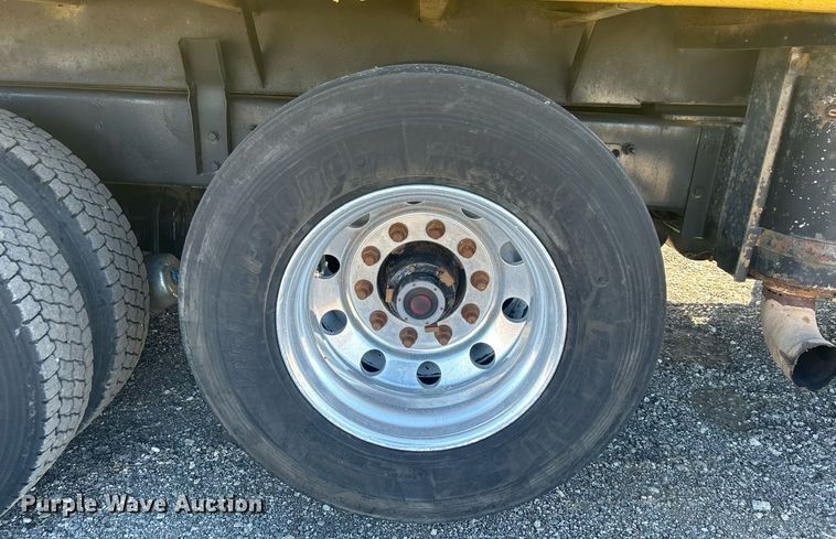 image for item KH9550 2004 International 7600  dump truck