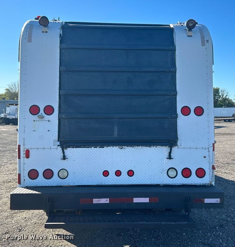 image for item KH9551 1994 Kenworth T800  utility / service truck