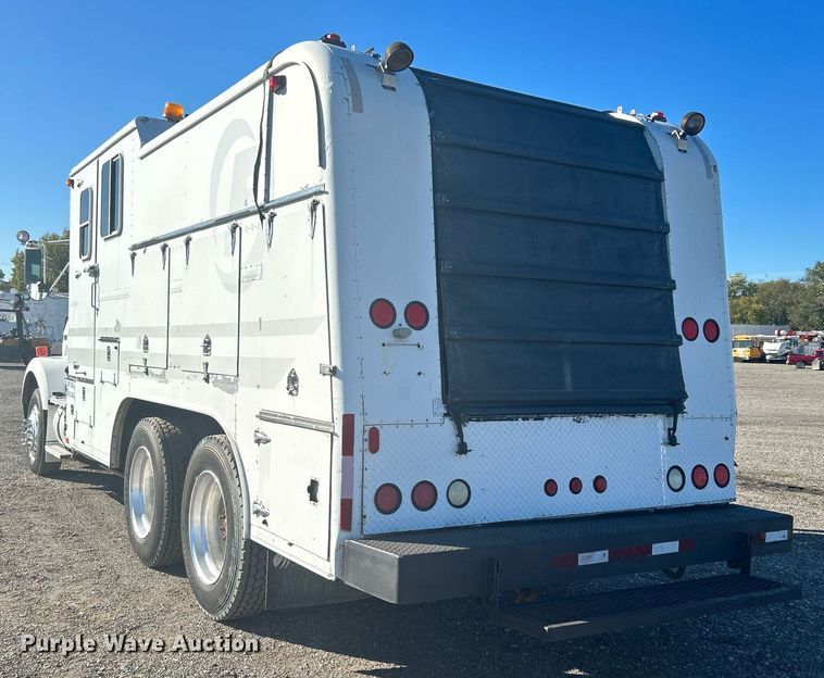 image for item KH9551 1994 Kenworth T800  utility / service truck