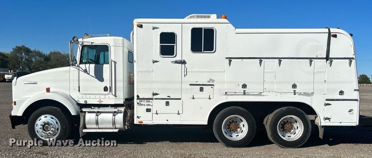 image for item KH9551 1994 Kenworth T800  utility / service truck