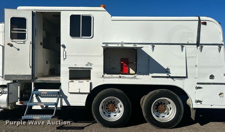 image for item KH9551 1994 Kenworth T800  utility / service truck