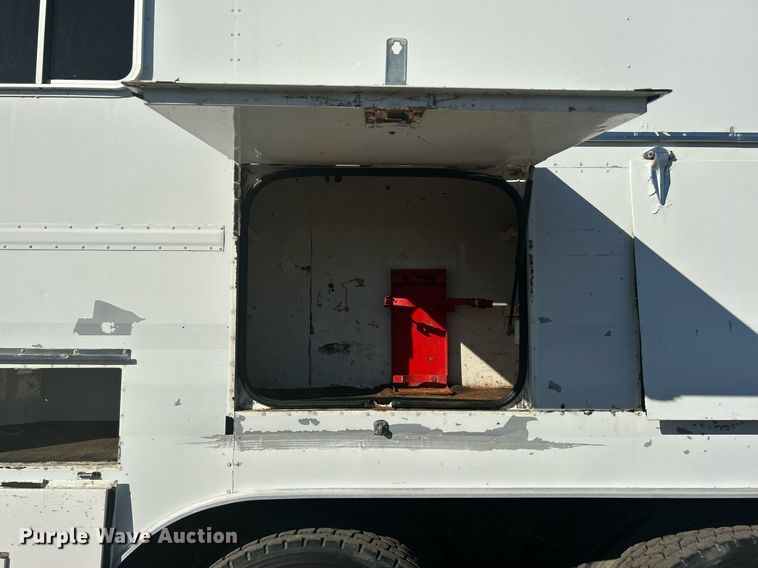 image for item KH9551 1994 Kenworth T800  utility / service truck