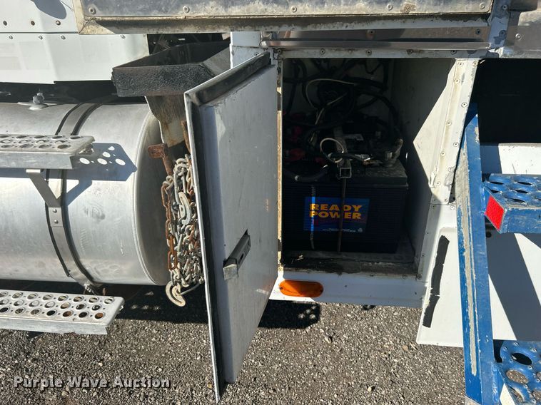 image for item KH9551 1994 Kenworth T800  utility / service truck