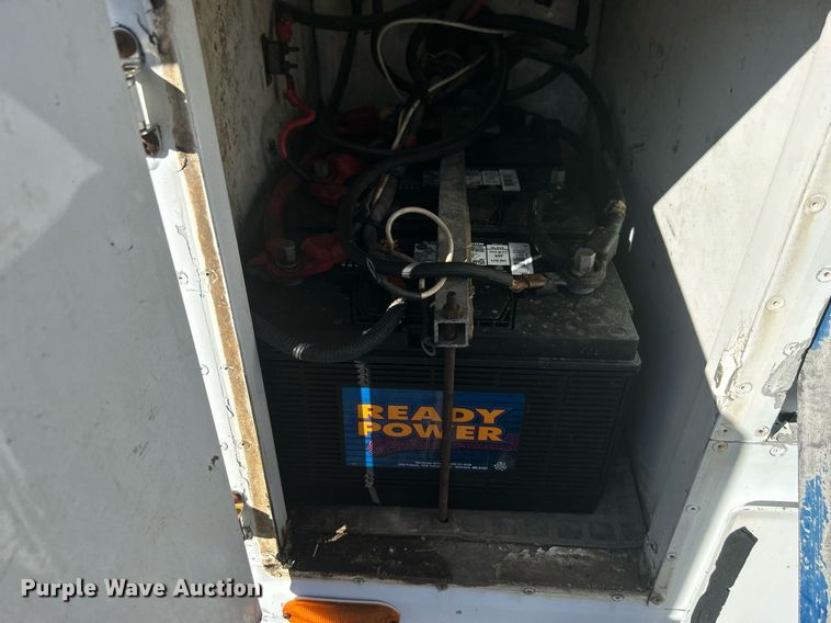 image for item KH9551 1994 Kenworth T800  utility / service truck