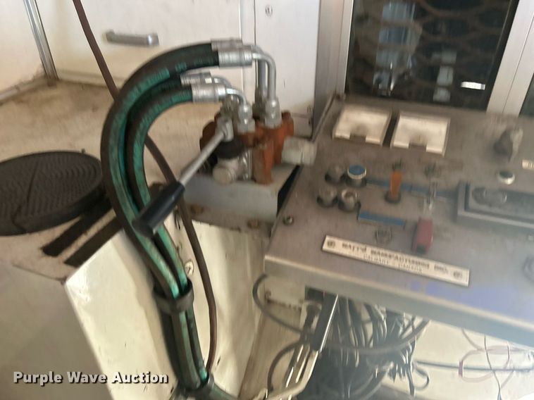 image for item KH9551 1994 Kenworth T800  utility / service truck