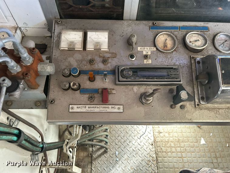 image for item KH9551 1994 Kenworth T800  utility / service truck