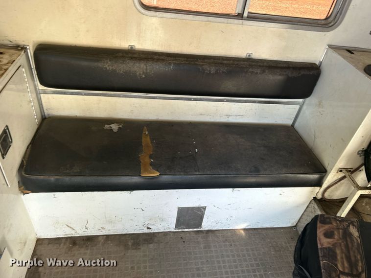 image for item KH9551 1994 Kenworth T800  utility / service truck