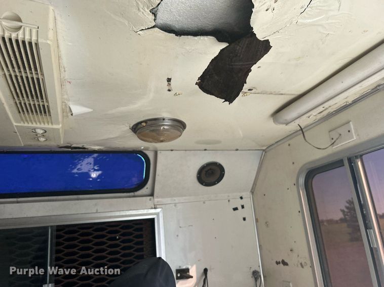 image for item KH9551 1994 Kenworth T800  utility / service truck