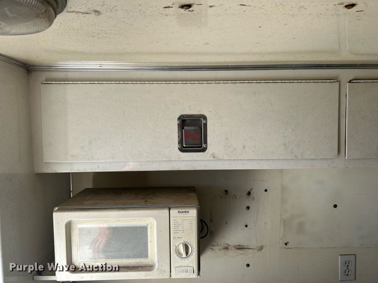 image for item KH9551 1994 Kenworth T800  utility / service truck