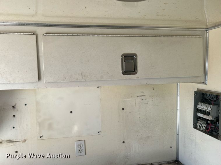 image for item KH9551 1994 Kenworth T800  utility / service truck