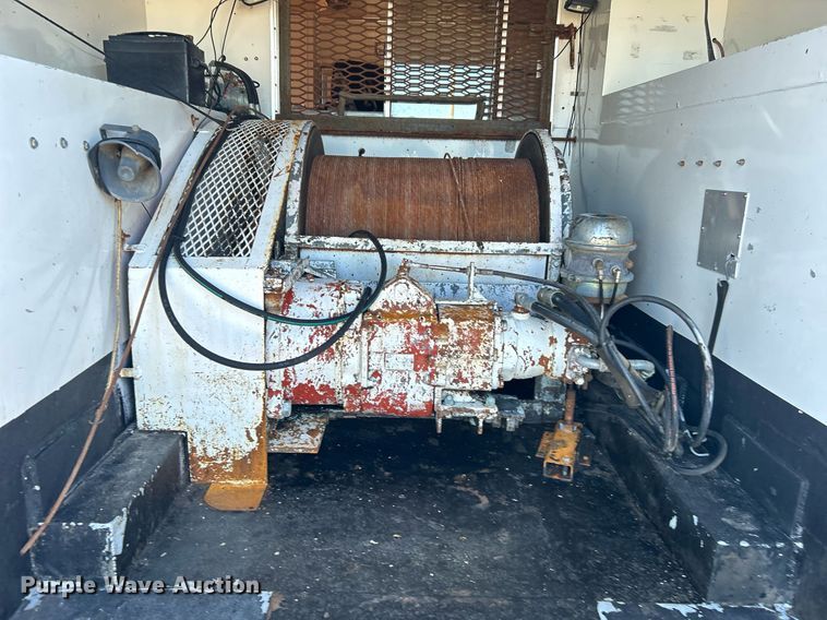 image for item KH9551 1994 Kenworth T800  utility / service truck