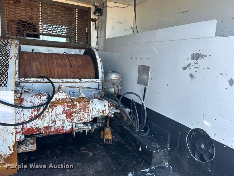 image for item KH9551 1994 Kenworth T800  utility / service truck