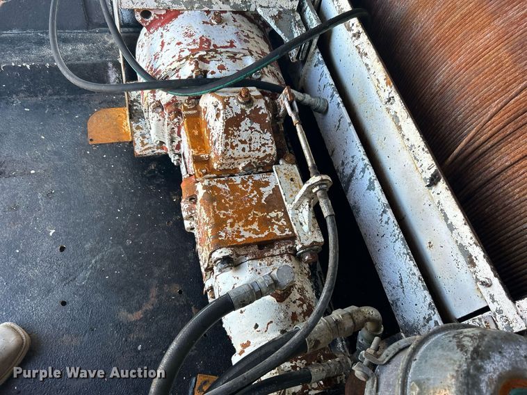 image for item KH9551 1994 Kenworth T800  utility / service truck