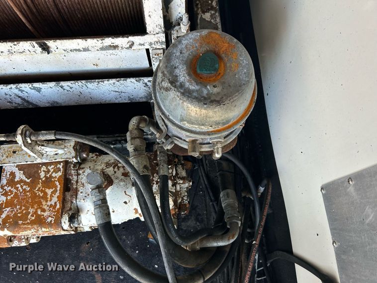 image for item KH9551 1994 Kenworth T800  utility / service truck