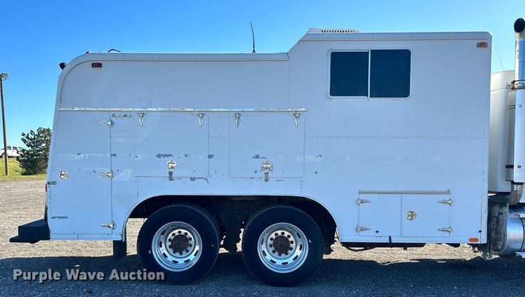 image for item KH9551 1994 Kenworth T800  utility / service truck