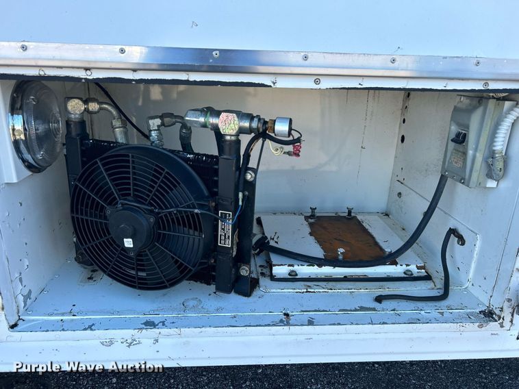 image for item KH9551 1994 Kenworth T800  utility / service truck