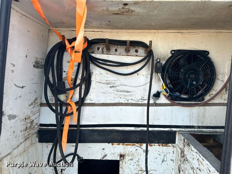 image for item KH9551 1994 Kenworth T800  utility / service truck