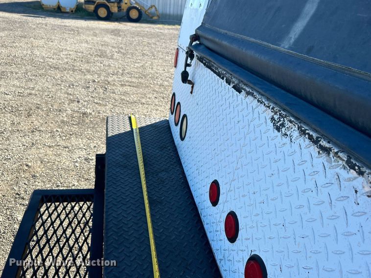 image for item KH9551 1994 Kenworth T800  utility / service truck