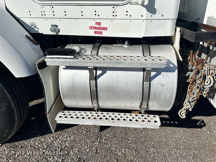 image for item KH9551 1994 Kenworth T800  utility / service truck