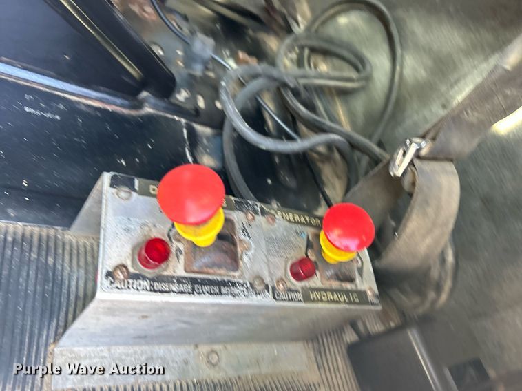 image for item KH9551 1994 Kenworth T800  utility / service truck