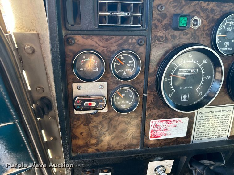 image for item KH9551 1994 Kenworth T800  utility / service truck