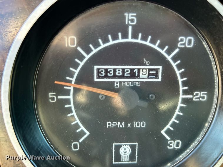 image for item KH9551 1994 Kenworth T800  utility / service truck