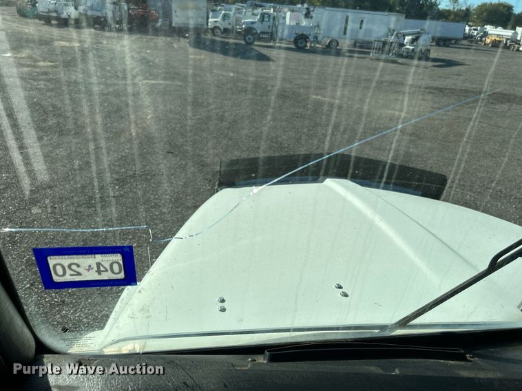 image for item KH9551 1994 Kenworth T800  utility / service truck