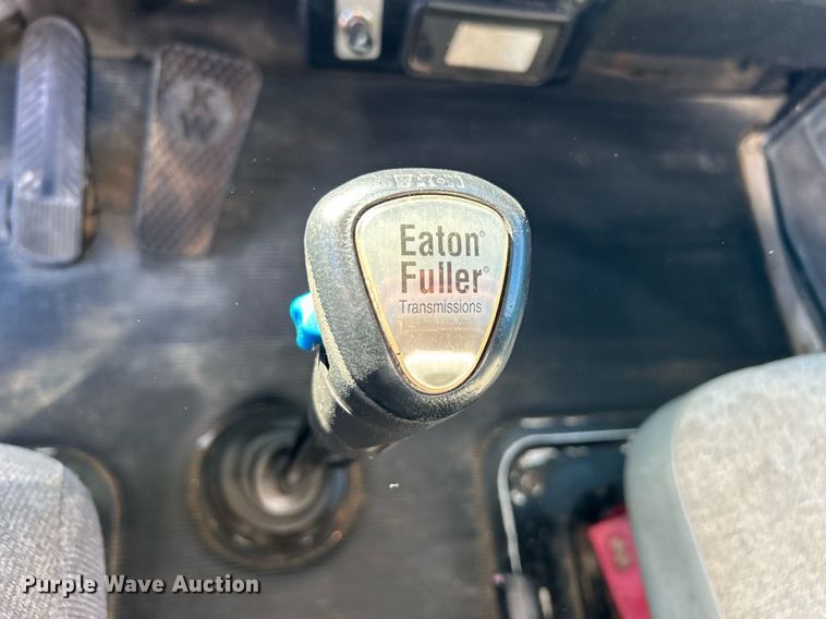 image for item KH9551 1994 Kenworth T800  utility / service truck