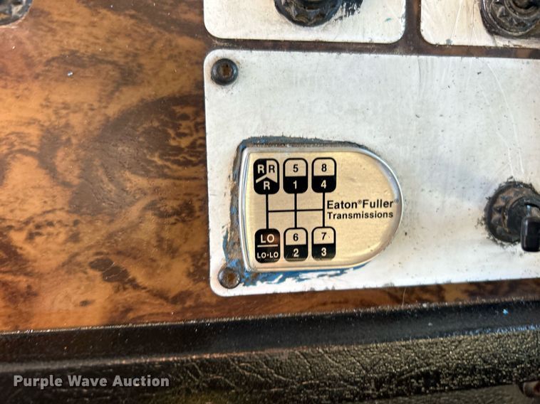 image for item KH9551 1994 Kenworth T800  utility / service truck