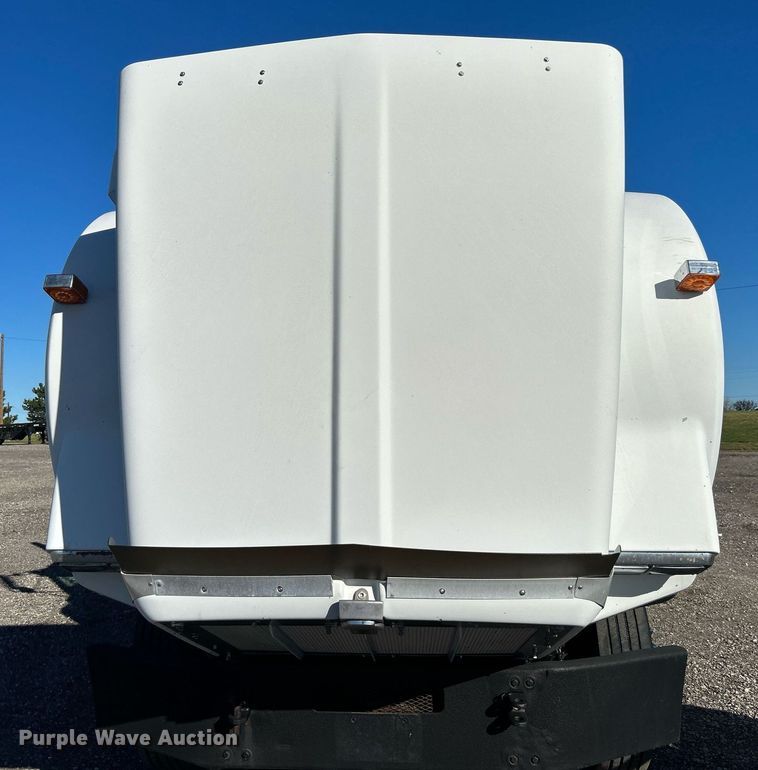 image for item KH9551 1994 Kenworth T800  utility / service truck