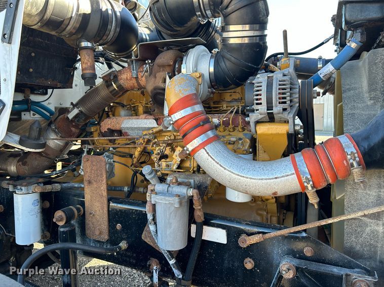 image for item KH9551 1994 Kenworth T800  utility / service truck