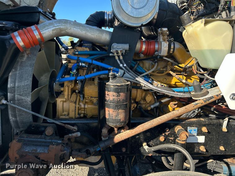 image for item KH9551 1994 Kenworth T800  utility / service truck