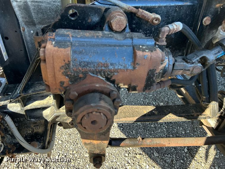 image for item KH9551 1994 Kenworth T800  utility / service truck