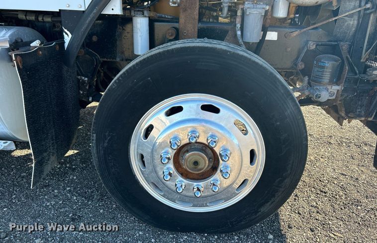 image for item KH9551 1994 Kenworth T800  utility / service truck