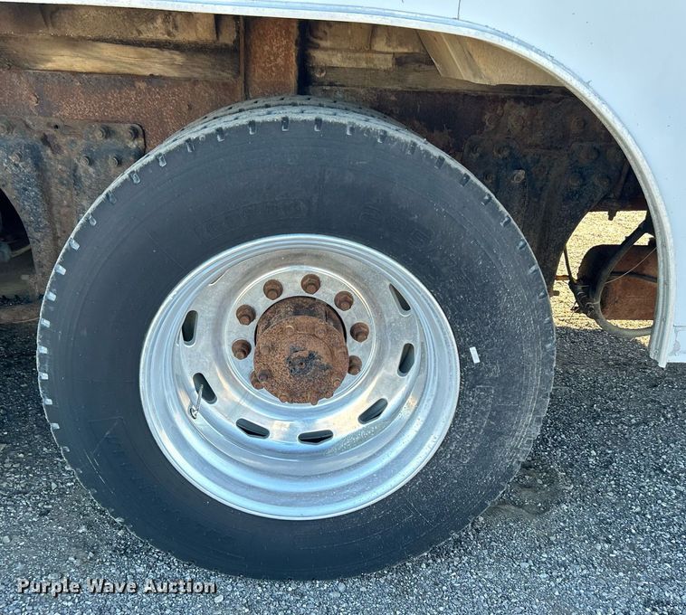 image for item KH9551 1994 Kenworth T800  utility / service truck