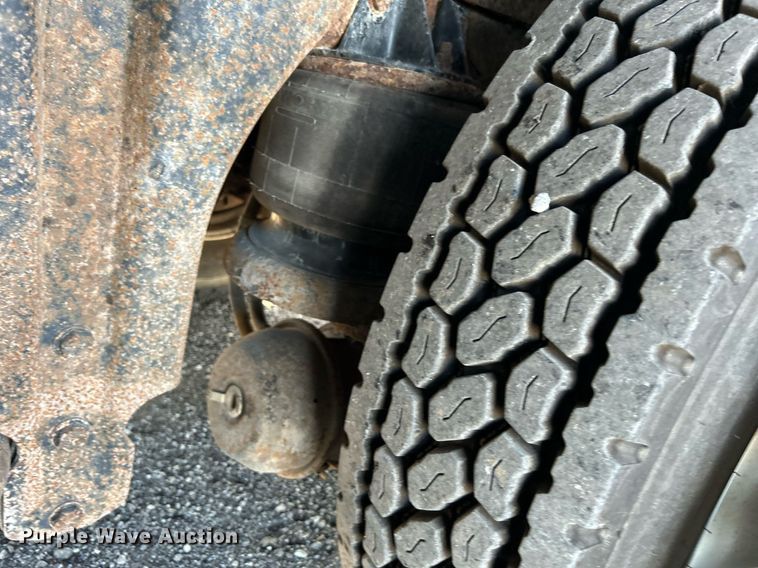 image for item KH9551 1994 Kenworth T800  utility / service truck