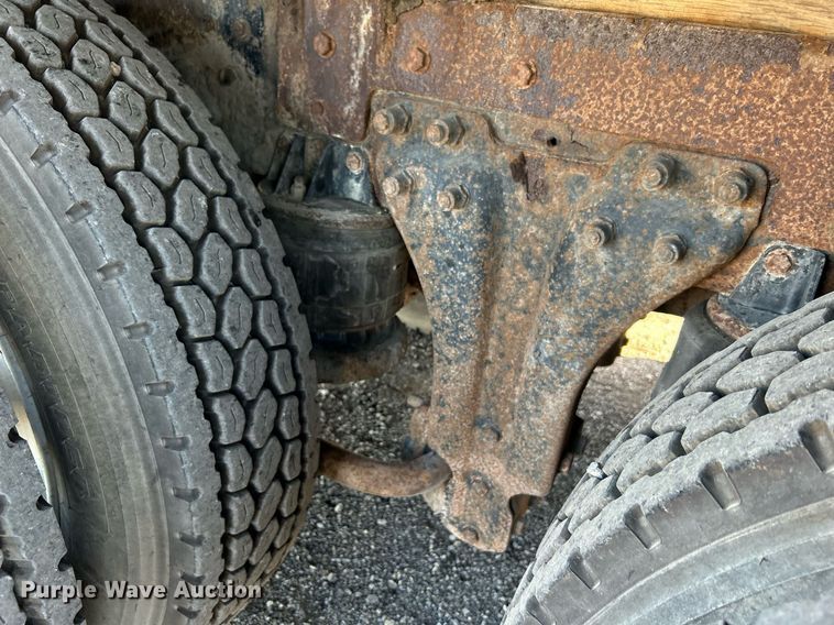 image for item KH9551 1994 Kenworth T800  utility / service truck