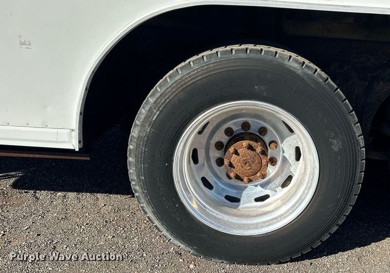 image for item KH9551 1994 Kenworth T800  utility / service truck