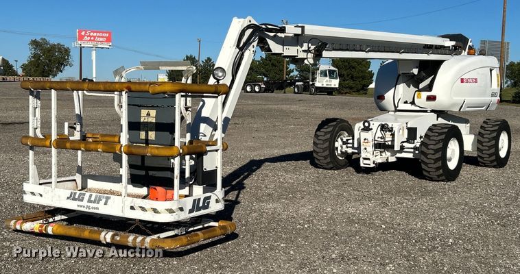 image for item KH9552 2004 JLG 660SJ  boom lift