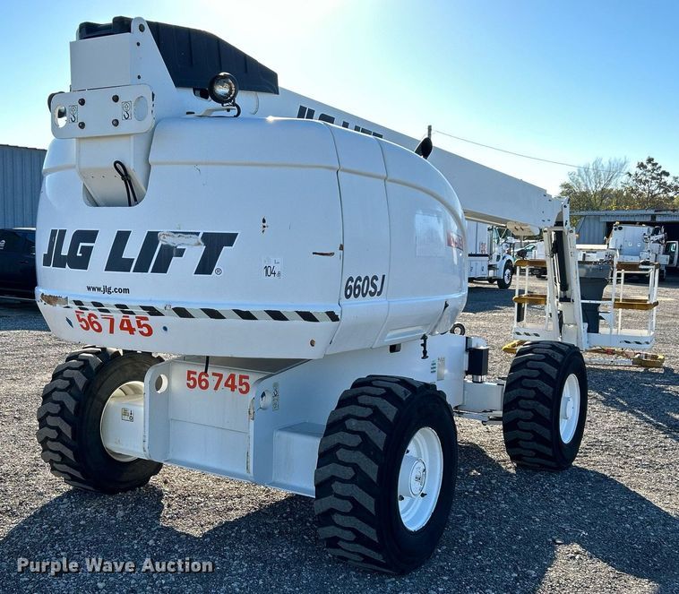 image for item KH9552 2004 JLG 660SJ  boom lift