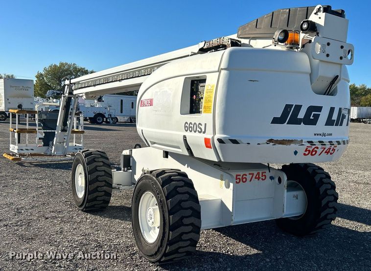 image for item KH9552 2004 JLG 660SJ  boom lift