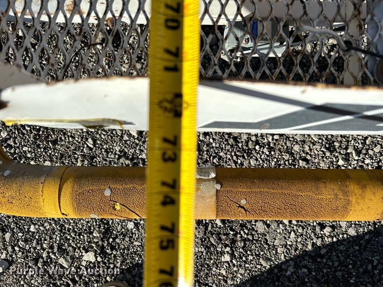 image for item KH9552 2004 JLG 660SJ  boom lift