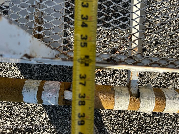 image for item KH9552 2004 JLG 660SJ  boom lift