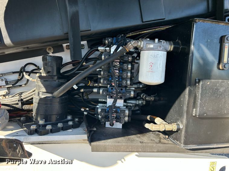 image for item KH9552 2004 JLG 660SJ  boom lift