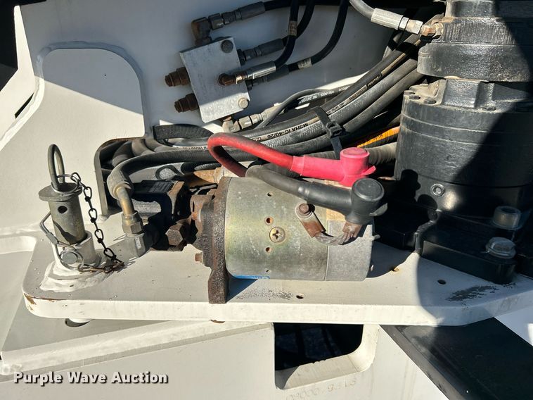 image for item KH9552 2004 JLG 660SJ  boom lift